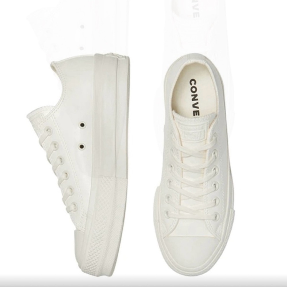 NWT Chuck Taylor All Star Leather Converse. Size 6